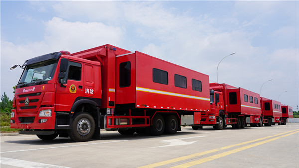 重汽豪沃后雙橋救援宿營車(8-24人)